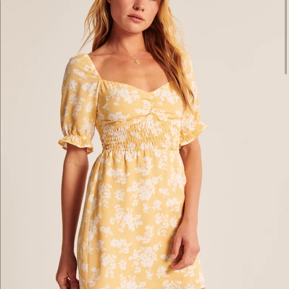 Abercrombie Faux Silk Smocked Dress Yellow Floral - Picture 1 of 8
